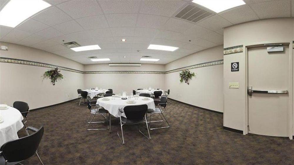Candlewood Suites Salina By Ihg Bagian luar foto