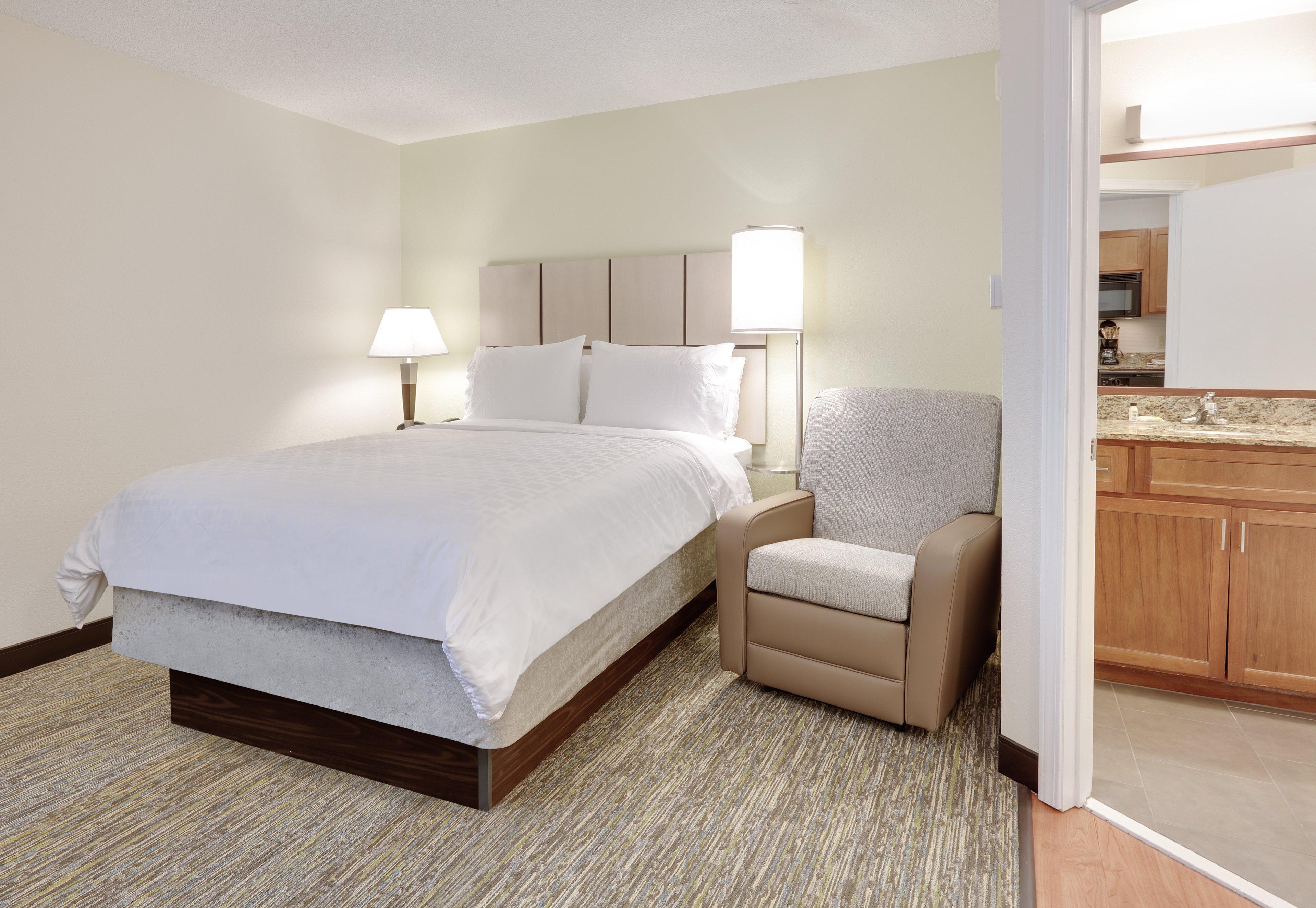 Candlewood Suites Salina By Ihg Bagian luar foto